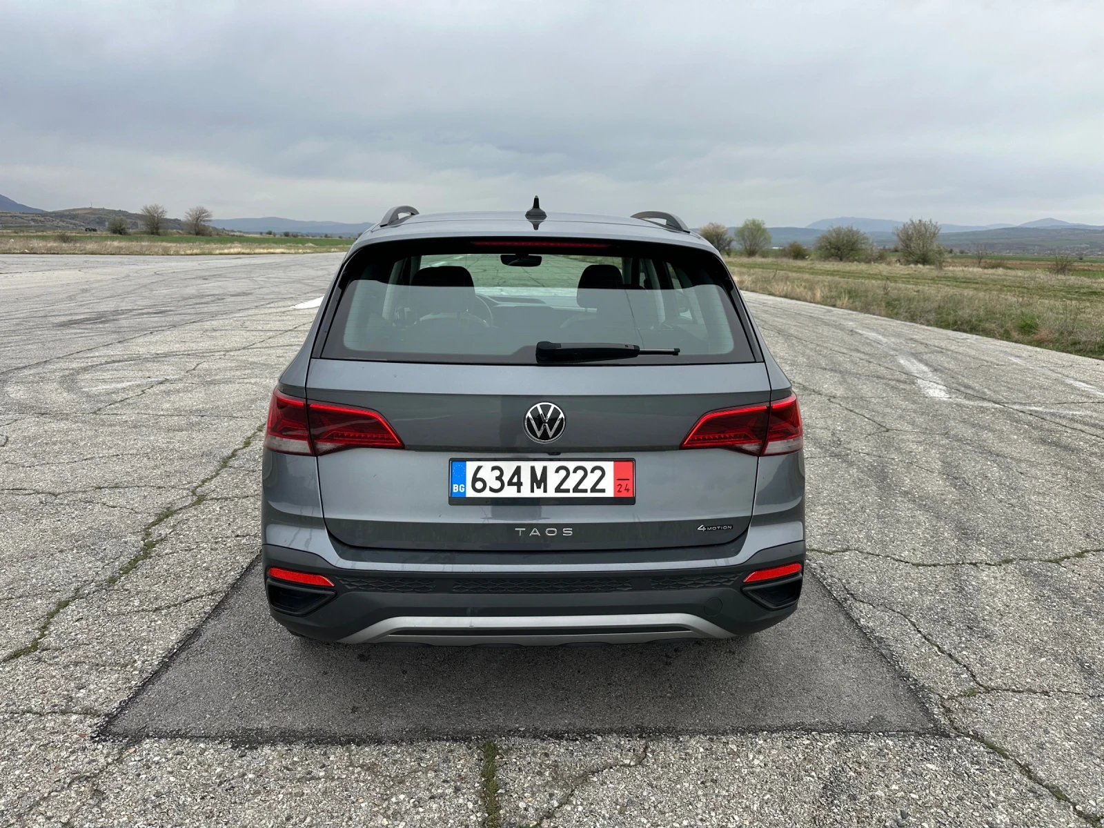 VW Tiguan TAOS 1.5 T, снимка 10 - Автомобили и джипове - 54552855