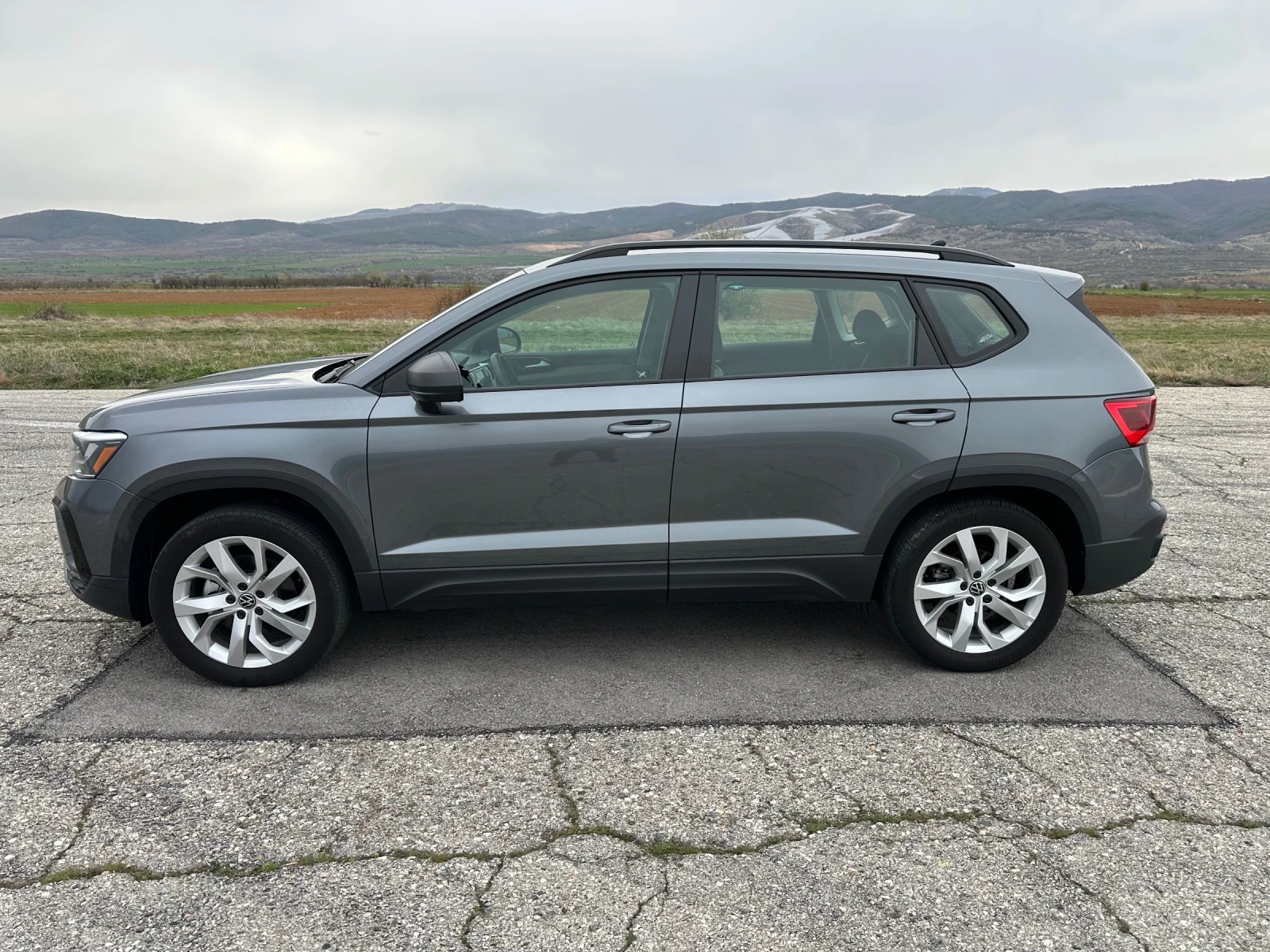 VW Tiguan TAOS 1.5 T, снимка 12 - Автомобили и джипове - 54552855