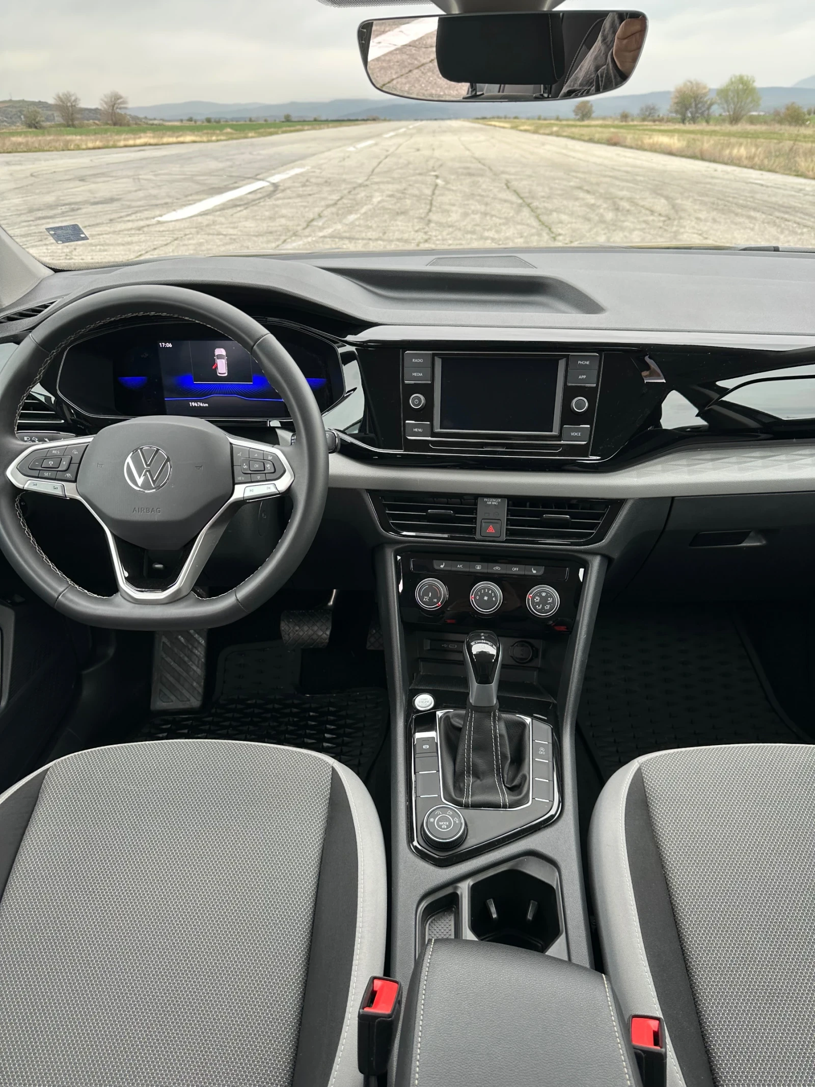 VW Tiguan TAOS 1.5 T, снимка 14 - Автомобили и джипове - 54552855