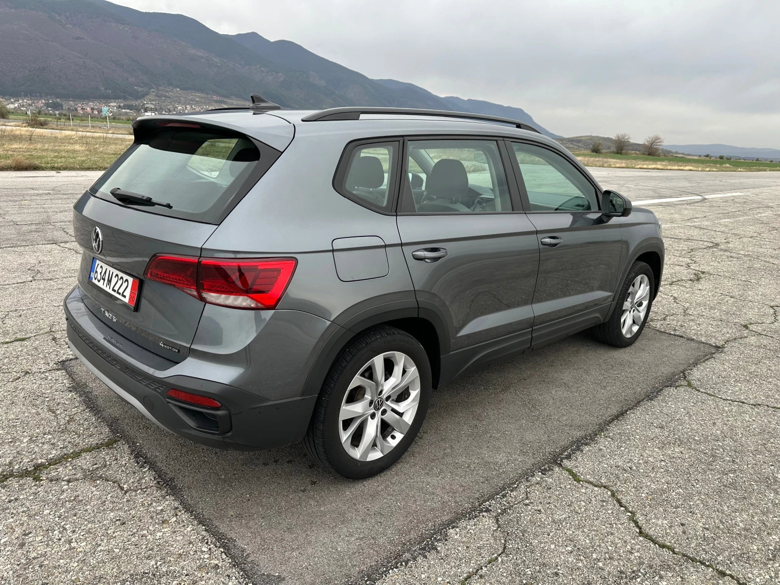 VW Tiguan TAOS 1.5 T, снимка 9 - Автомобили и джипове - 54552855