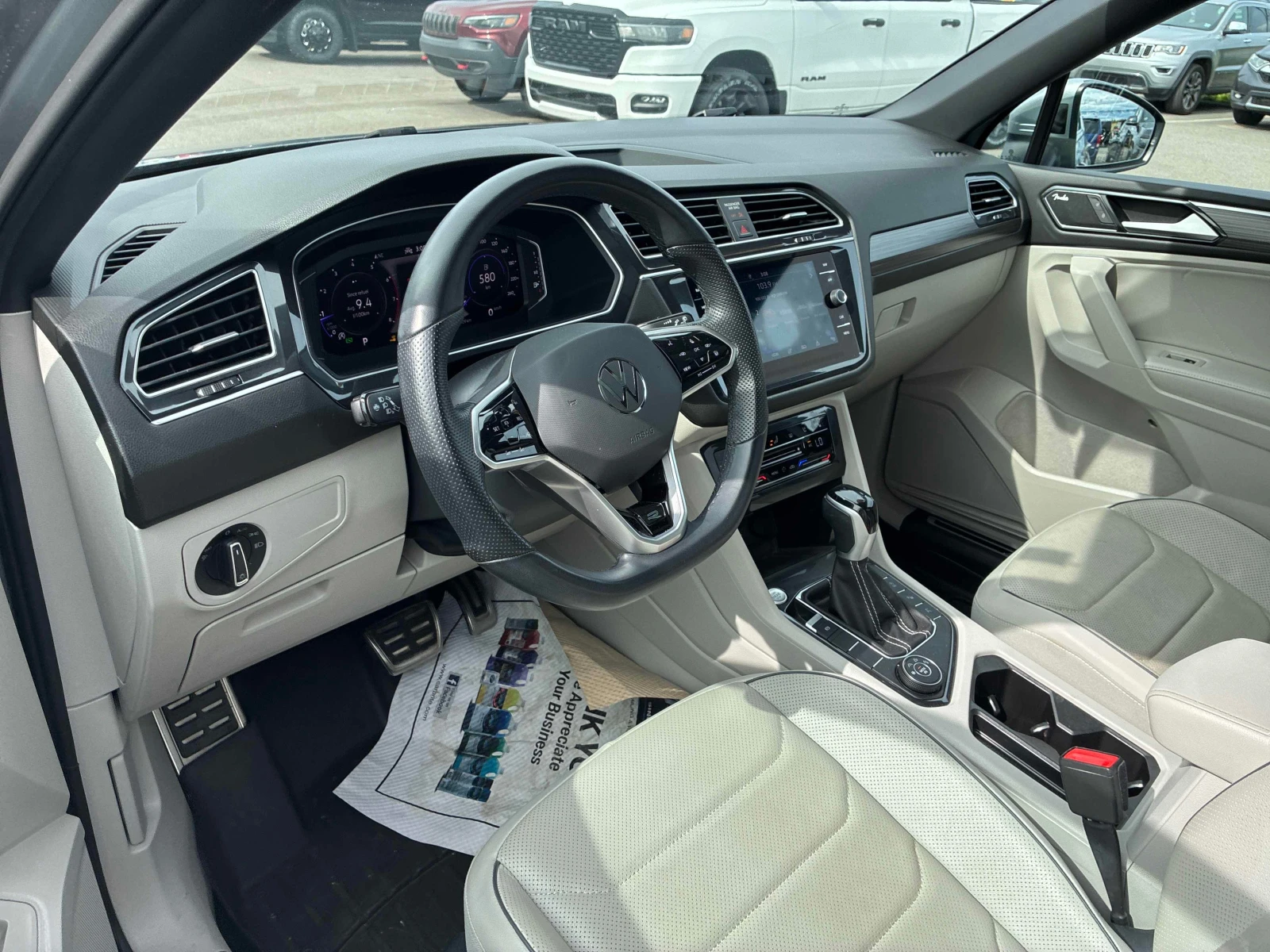 VW Tiguan * Highline R Line * CARFAX * ФИНАНСИРАНЕ, снимка 5 - Автомобили и джипове - 56075808
