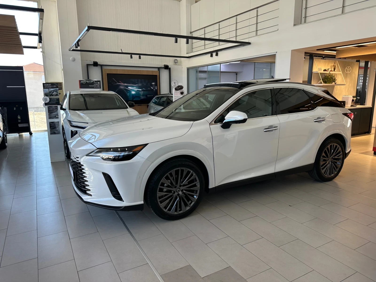 Lexus RX 450h plus Luxury, снимка 3 - Автомобили и джипове - 56209481