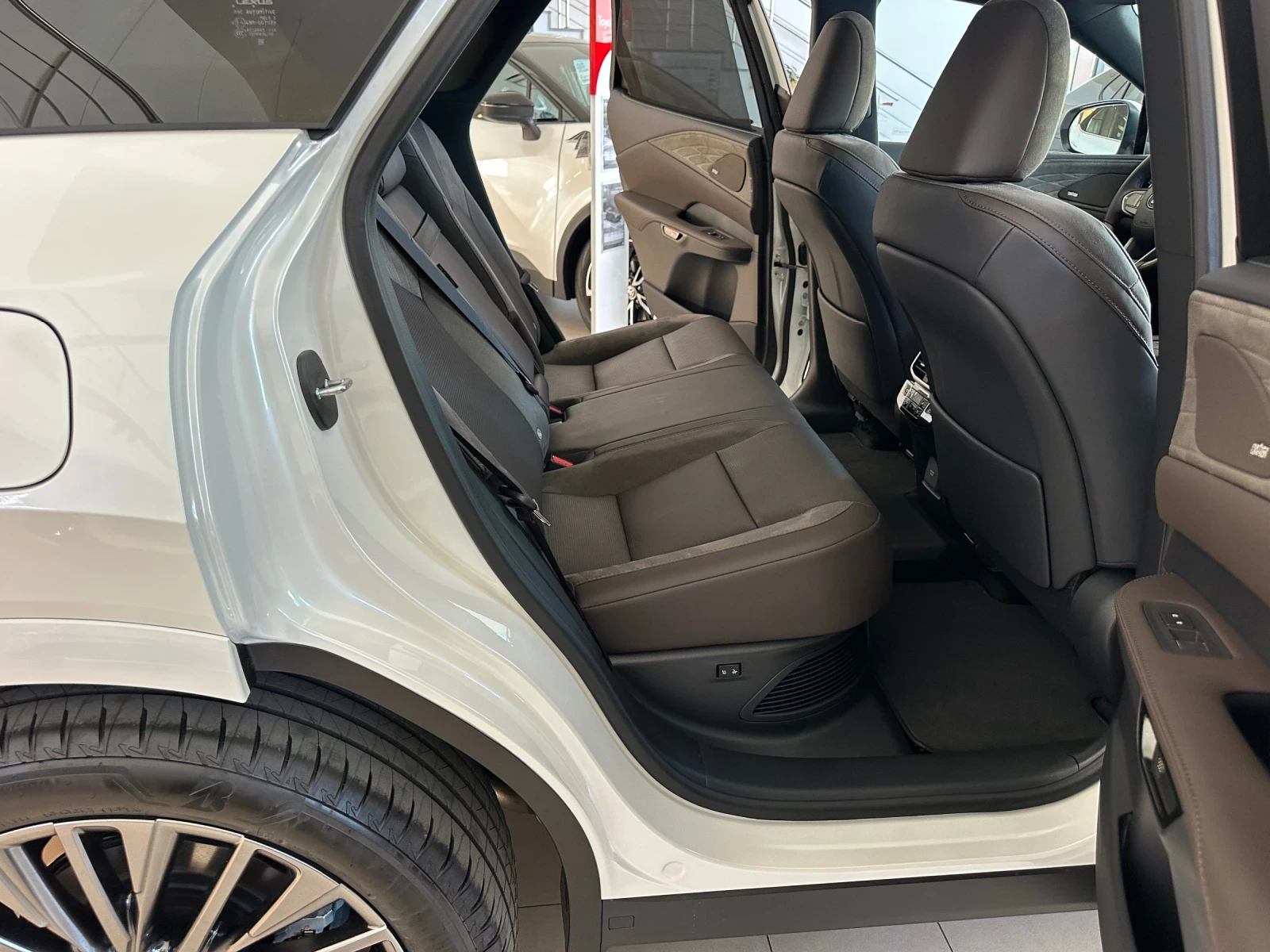 Lexus RX 450h plus Luxury, снимка 10 - Автомобили и джипове - 56209481