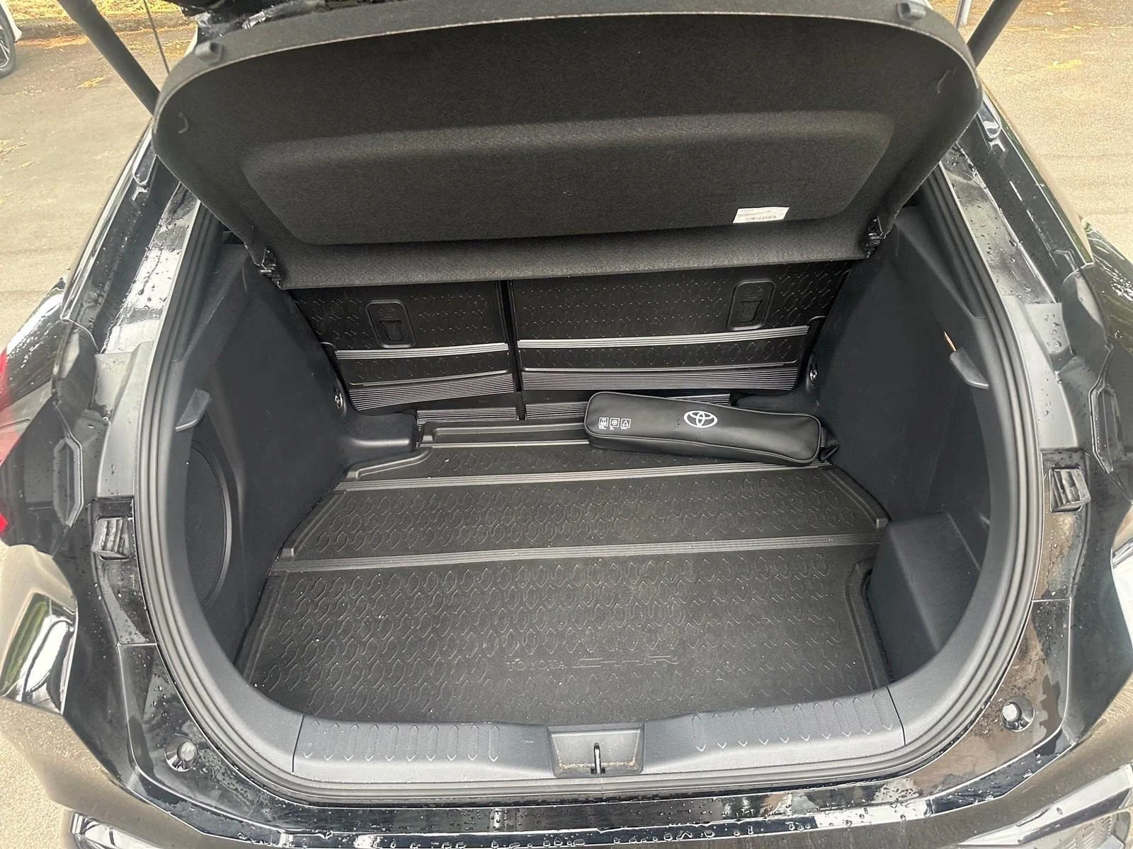 Toyota C-HR 2.0/197HP/LOUNGE PREM/HUD/PANO/360/KLESS/914z | Mobile.bg � ����������� 10