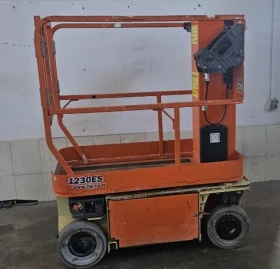      JLG 1230 ES