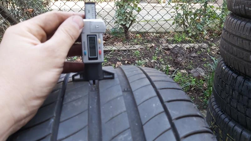 Гуми Летни 245/40R18, снимка 3 - Гуми и джанти - 27298778