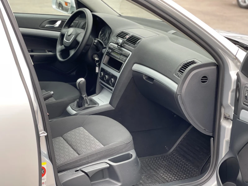 Skoda Octavia 1.6TDi 105к.с., снимка 9 - Автомобили и джипове - 47468927
