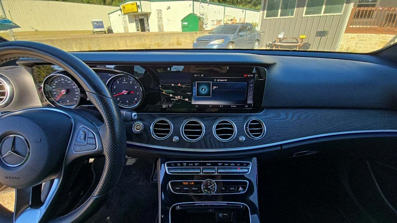 Mercedes-Benz E 300 Sport* BURMAISTER* Пано* Мъртва т.* CarPlay* Autop, снимка 5 - Автомобили и джипове - 47642310