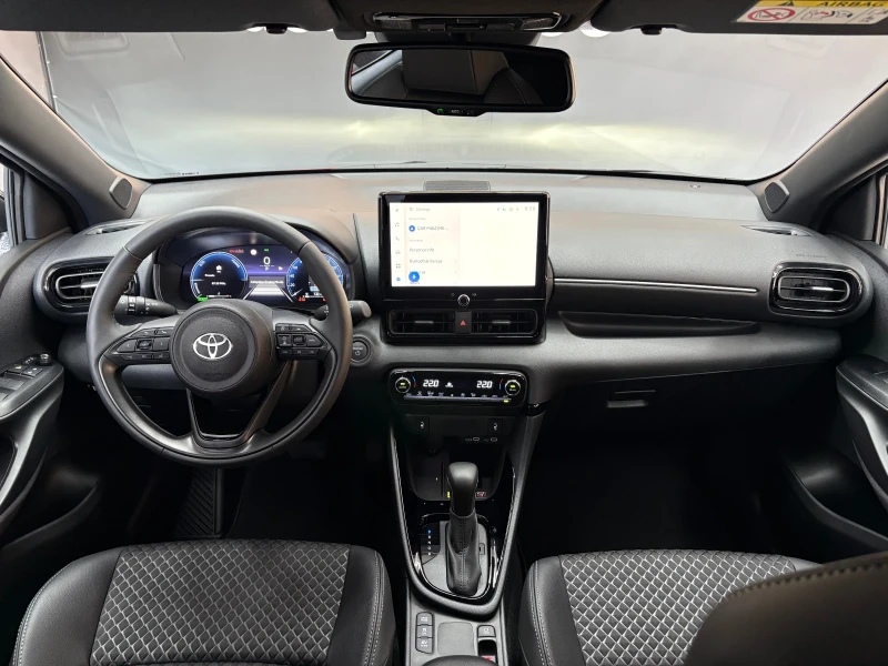 Toyota Yaris * HYBRID* * STYLE-PLUS* LED* CARPLAY* NAVI* , снимка 15 - Автомобили и джипове - 47762342