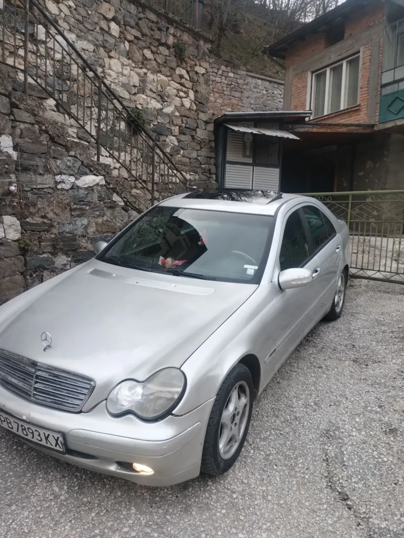 Mercedes-Benz C 220, снимка 4 - Автомобили и джипове - 49528923