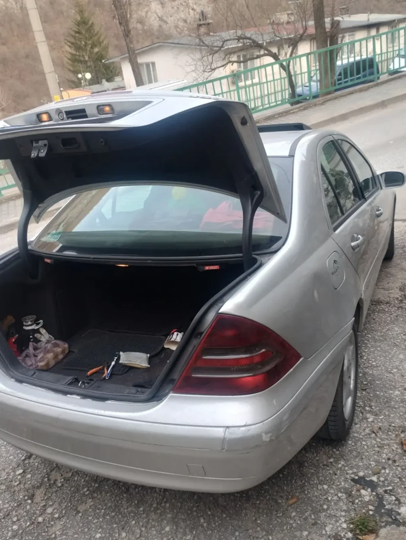 Mercedes-Benz C 220, снимка 7 - Автомобили и джипове - 49528923