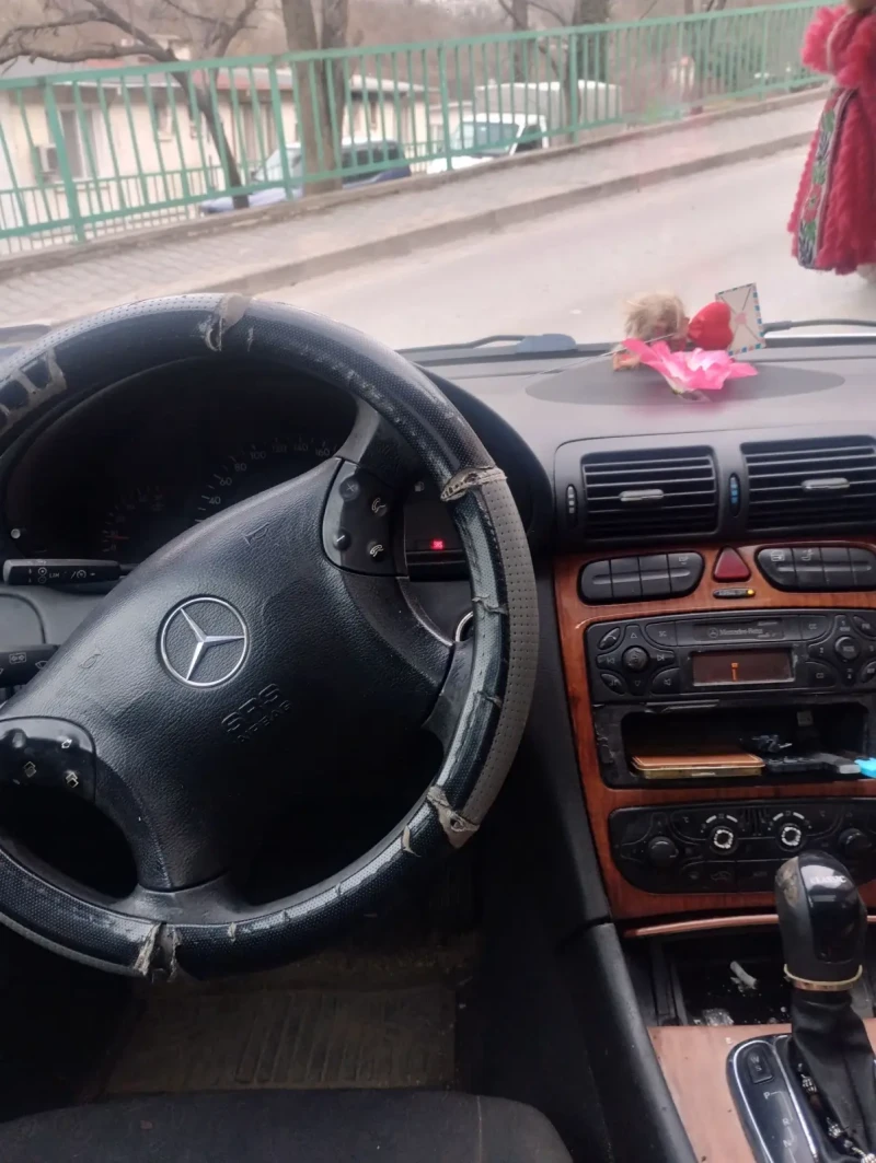 Mercedes-Benz C 220, снимка 9 - Автомобили и джипове - 49528923