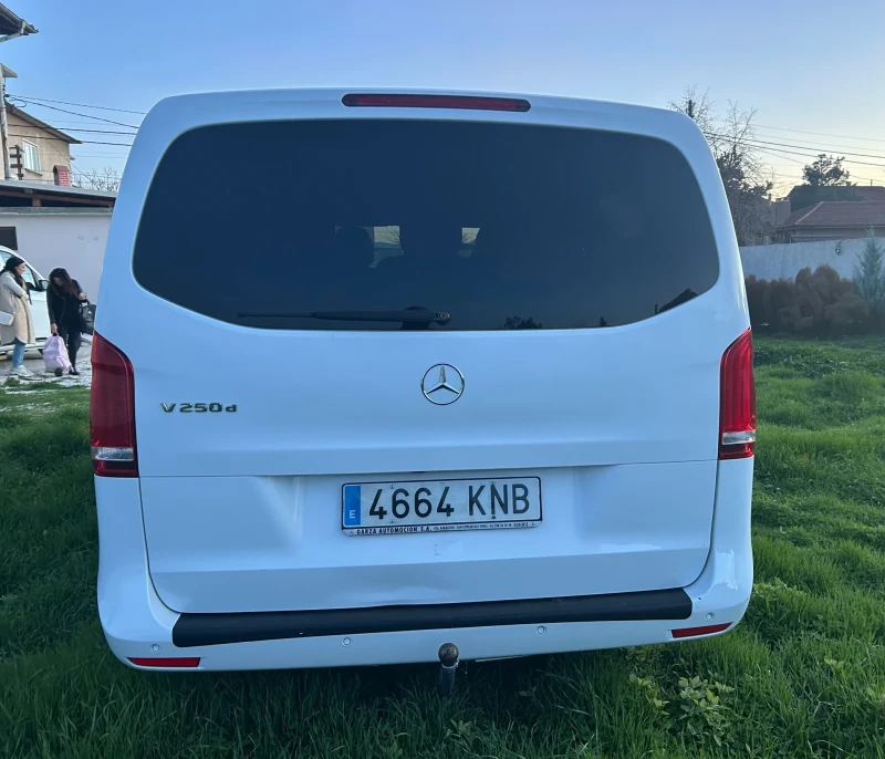 Mercedes-Benz V 300 Светещ таван Майбах Мега Фул, снимка 7 - Автомобили и джипове - 52555465