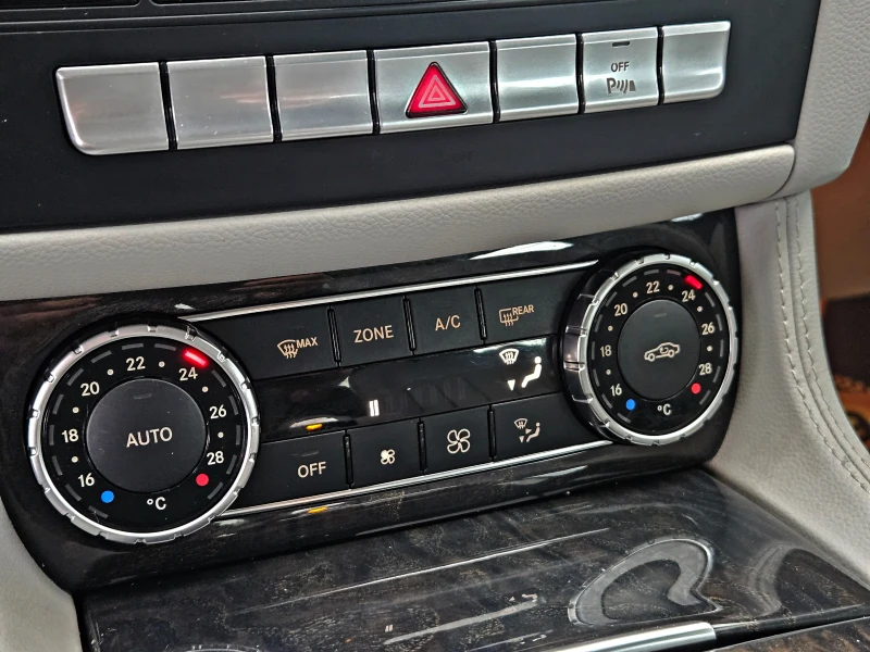 Mercedes-Benz CLS 350 ! AMG/4MAT/GERMANY/AUTO HOLD/INTEL.LIGHT SYSTEM/LI, снимка 12 - Автомобили и джипове - 52481840