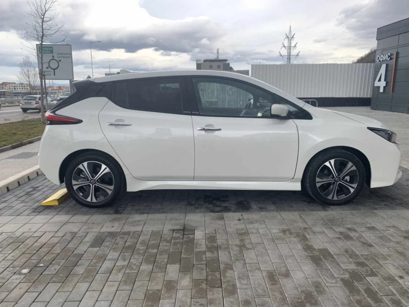 Nissan Leaf , снимка 13 - Автомобили и джипове - 52934389
