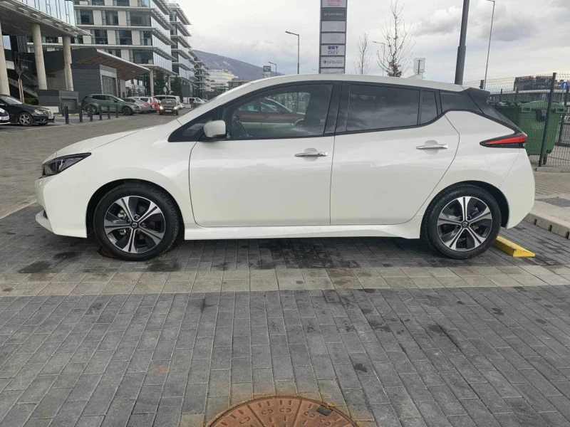 Nissan Leaf , снимка 10 - Автомобили и джипове - 52934389