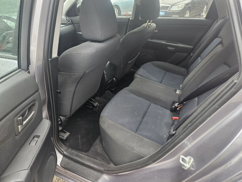 Mazda 3 1.6 АВТОМАТИК, снимка 14 - Автомобили и джипове - 53285717