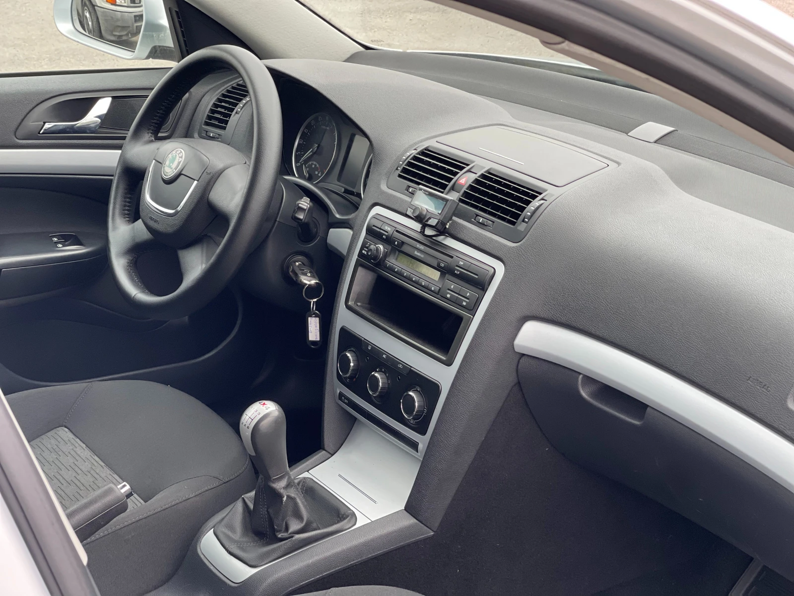 Skoda Octavia 1.6TDi 105.. | Mobile.bg   10