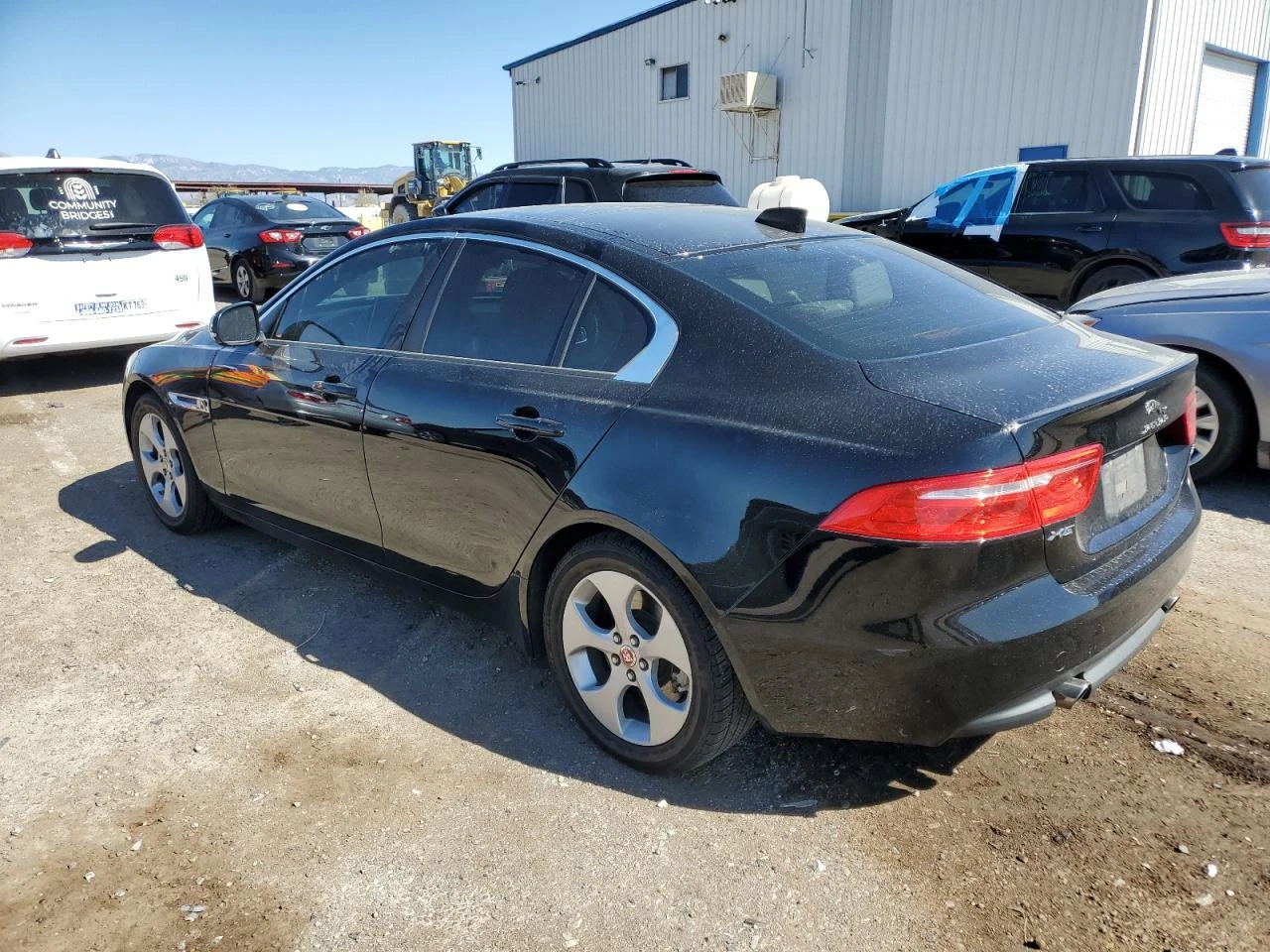 Jaguar XE 25t RWD - изображение 2