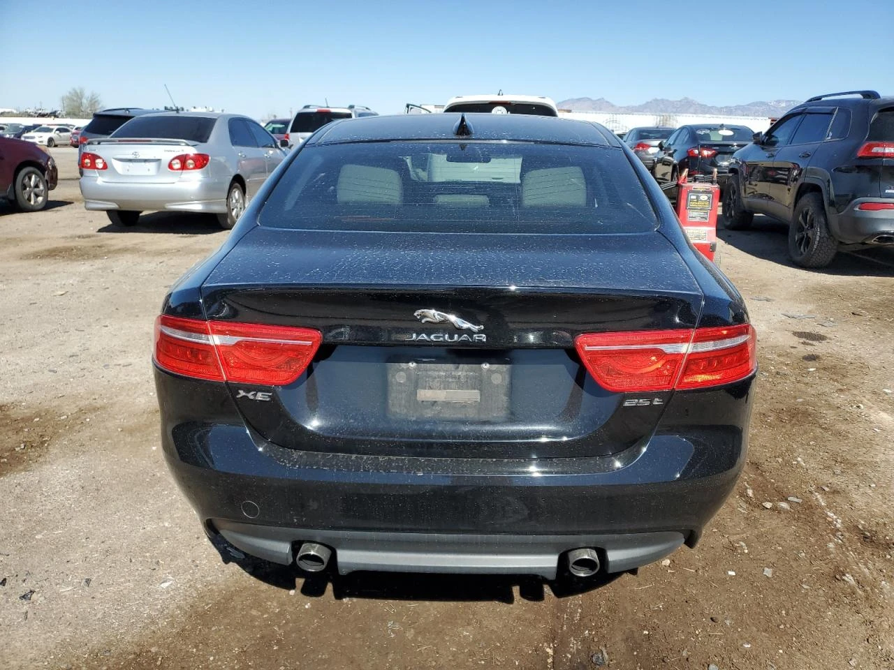 Jaguar XE 25t RWD - изображение 6