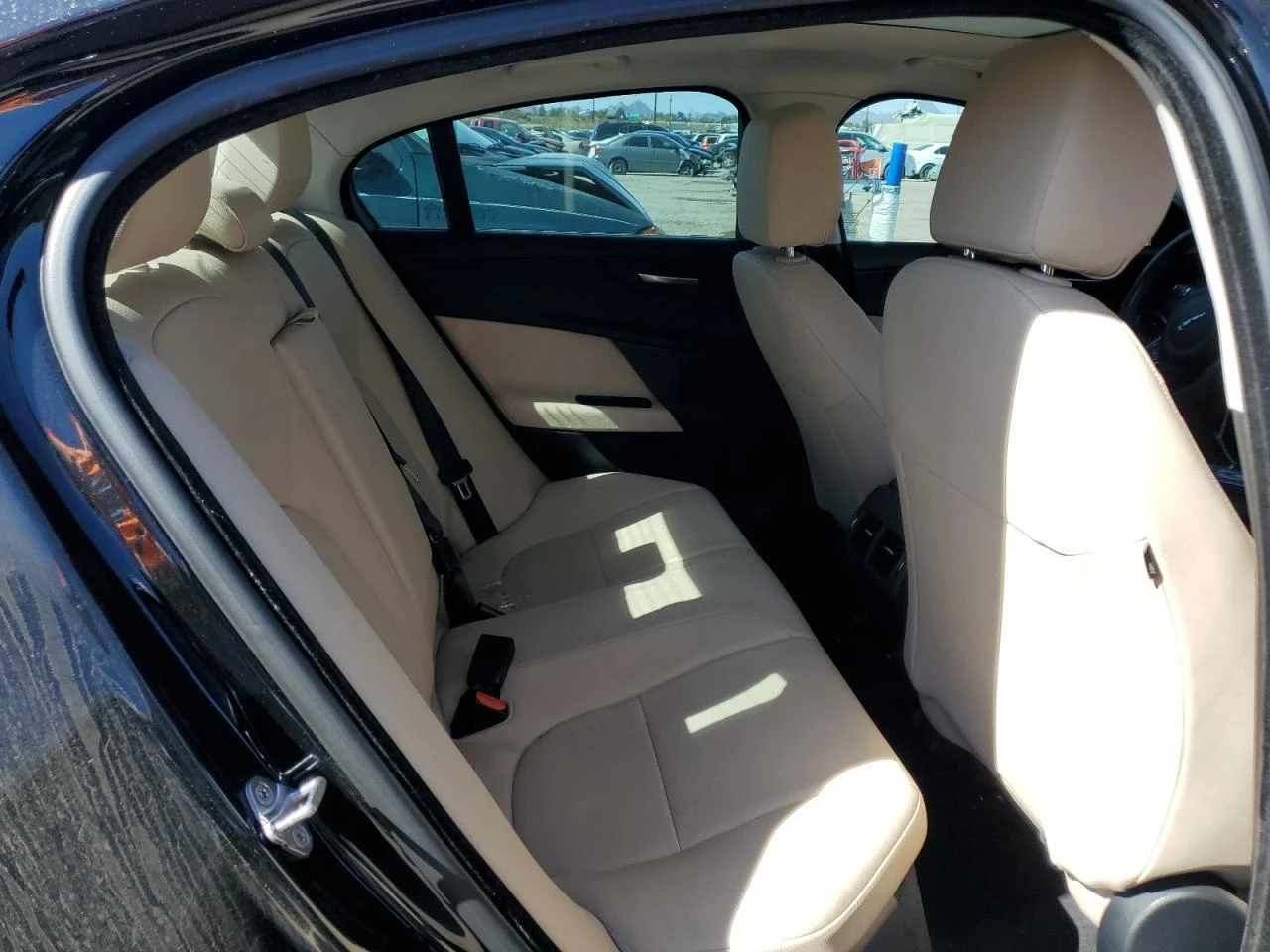 Jaguar XE 25t RWD - изображение 10
