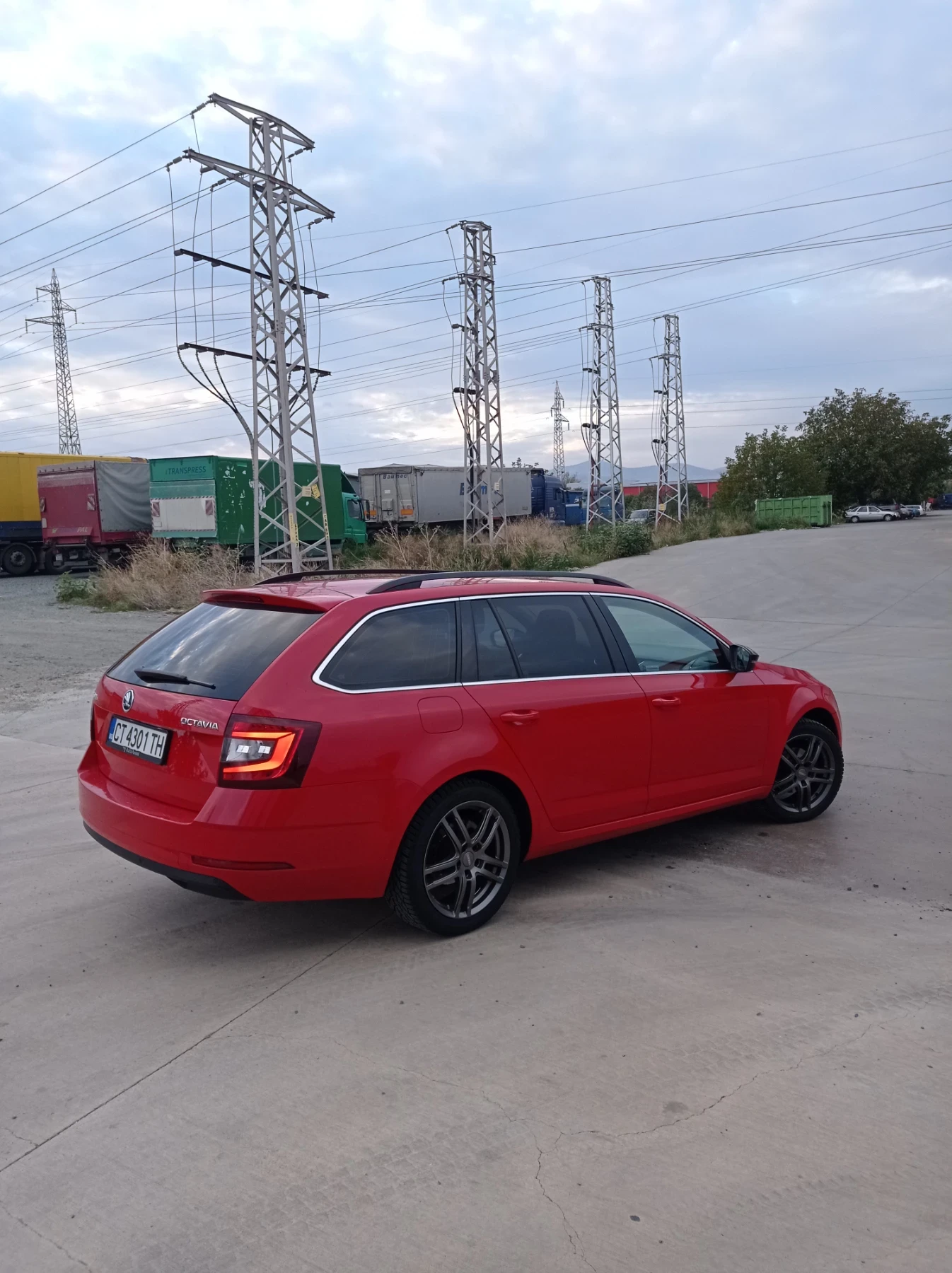 Skoda Octavia 1.6 TDI* LED* CarPlay* KeyLess* Navi* Distronic*  - изображение 3