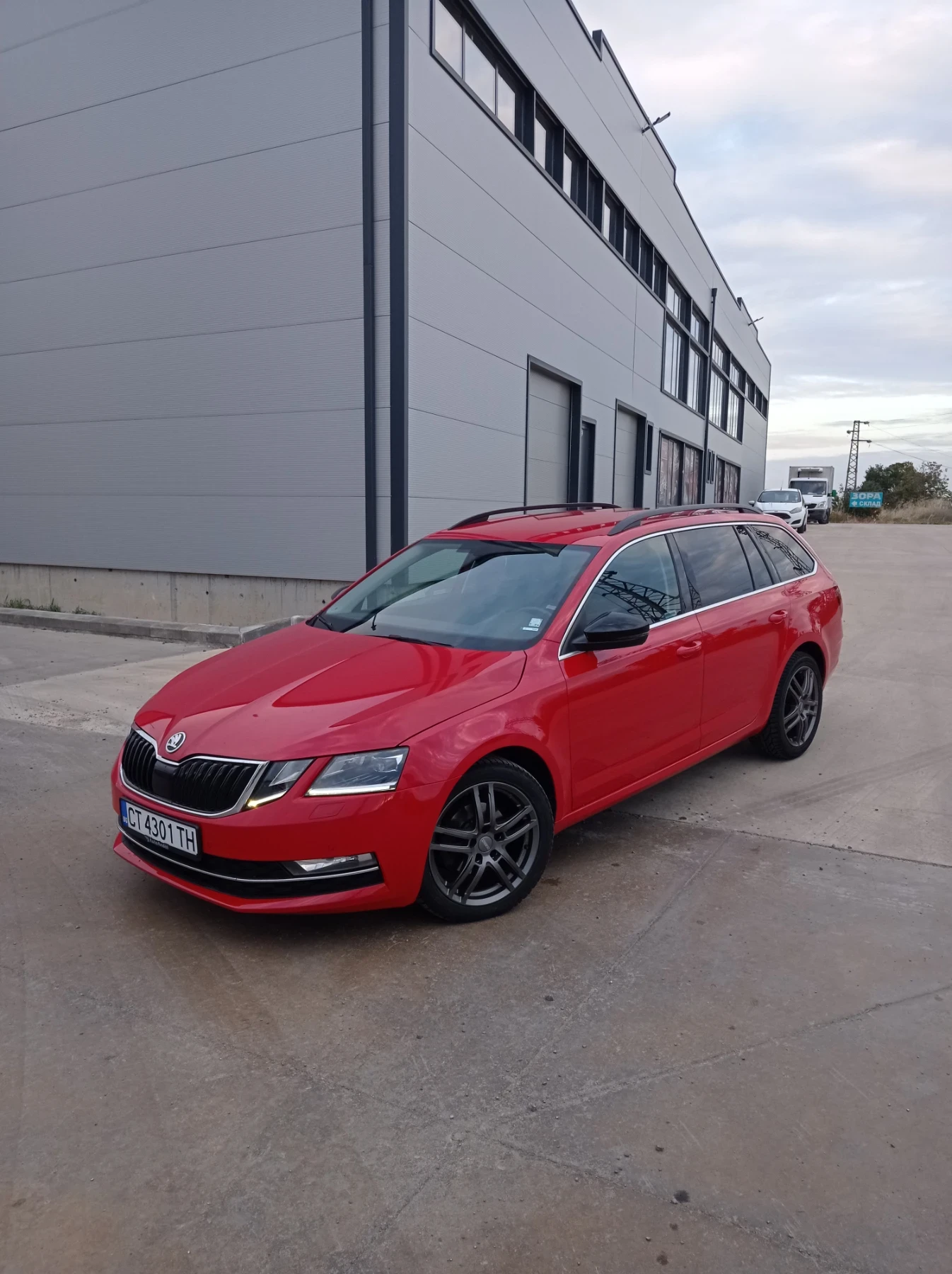 Skoda Octavia 1.6 TDI* LED* CarPlay* KeyLess* Navi* Distronic*  - изображение 2