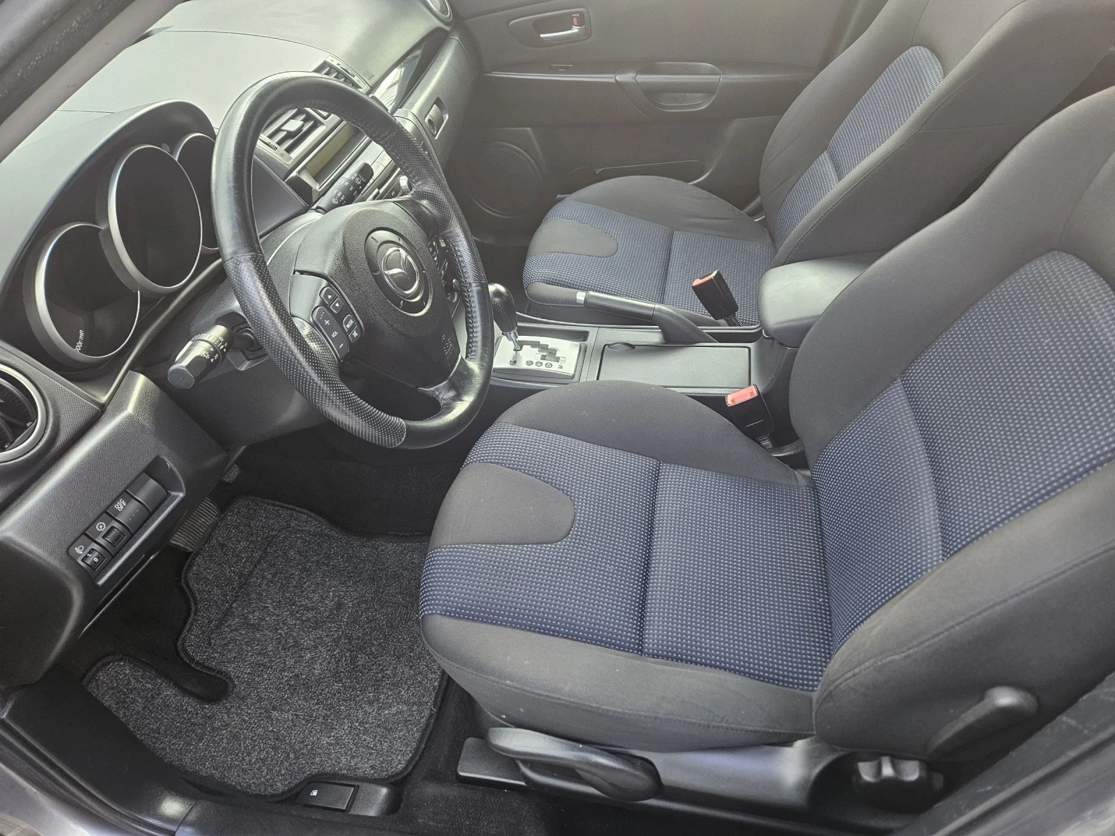 Mazda 3 1.6 АВТОМАТИК, снимка 17 - Автомобили и джипове - 53285717