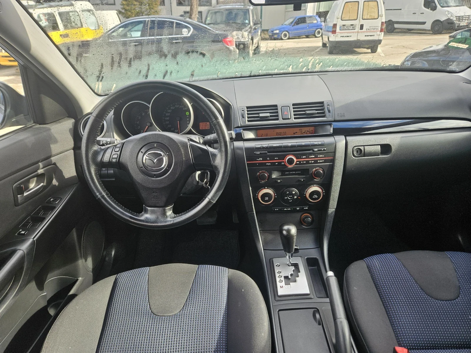 Mazda 3 1.6 АВТОМАТИК, снимка 14 - Автомобили и джипове - 53285717
