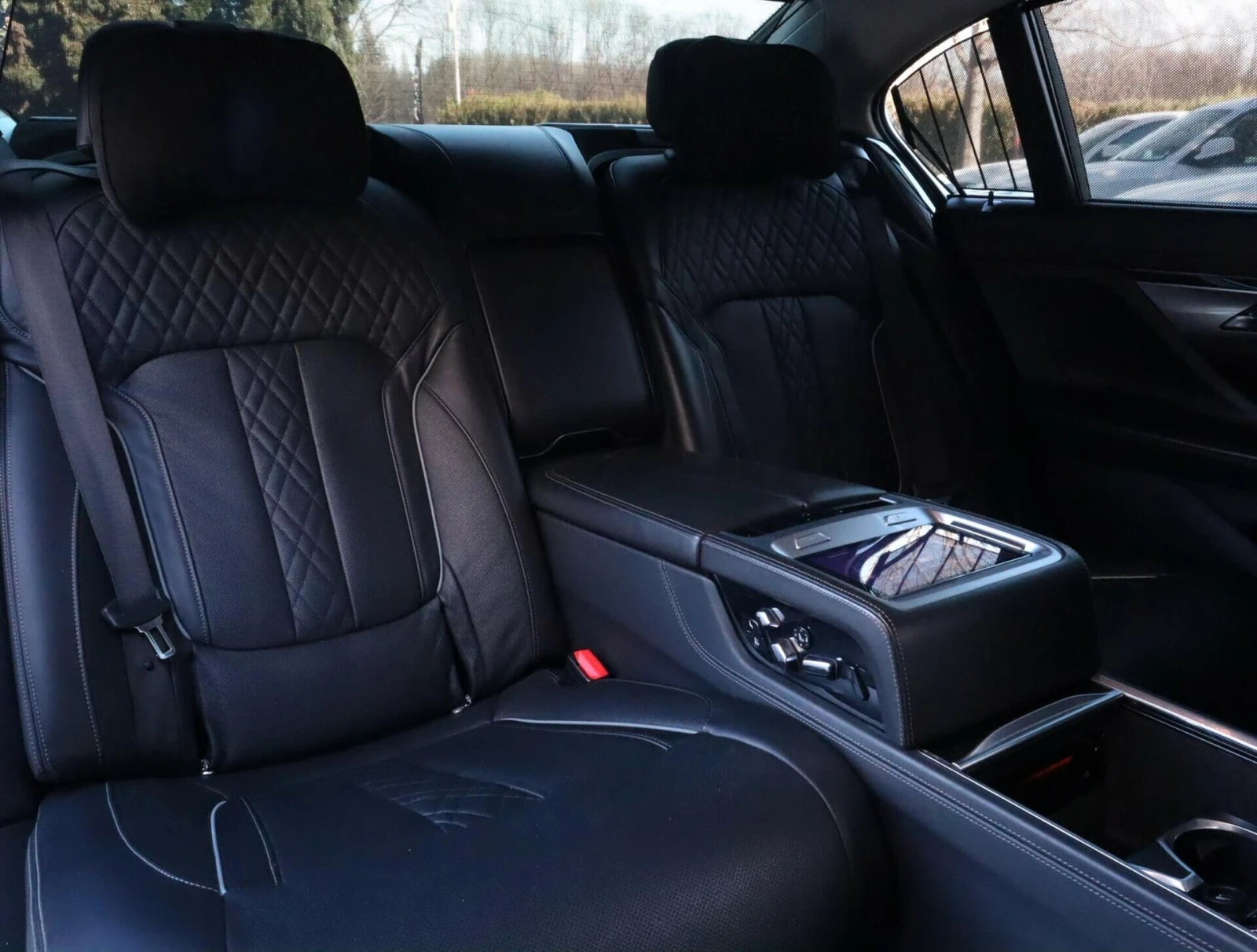 BMW 740 Long/xDrive/Bower&Willkins/Панорама/Обдухване/, снимка 10 - Автомобили и джипове - 53903249