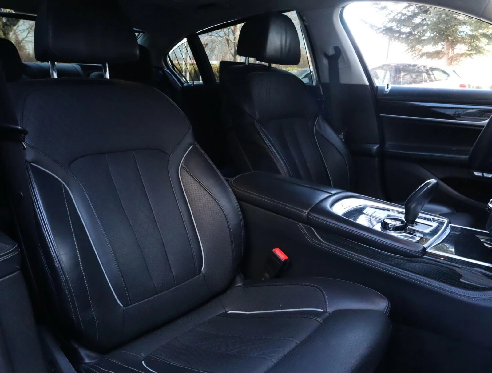 BMW 740 Long/xDrive/Bower&Willkins/Панорама/Обдухване/, снимка 8 - Автомобили и джипове - 53903249