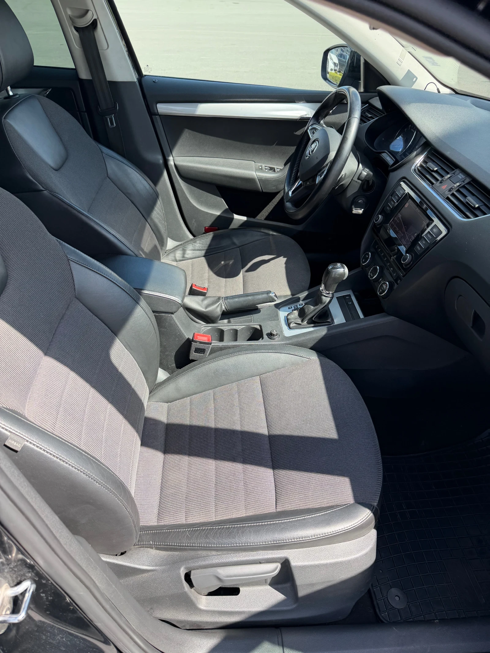 Skoda Octavia 2.0 TDI /КОЖА/АВТОМАТИК/ОБСЛУЖЕНА, снимка 8 - Автомобили и джипове - 54140832