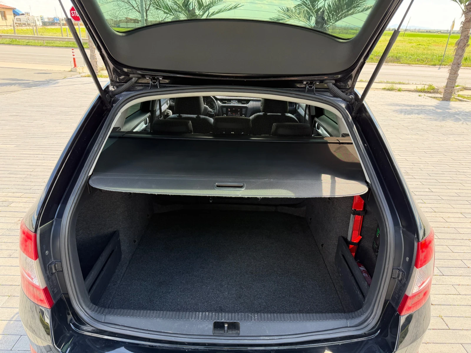 Skoda Octavia 2.0 TDI /КОЖА/АВТОМАТИК/ОБСЛУЖЕНА, снимка 11 - Автомобили и джипове - 54140832