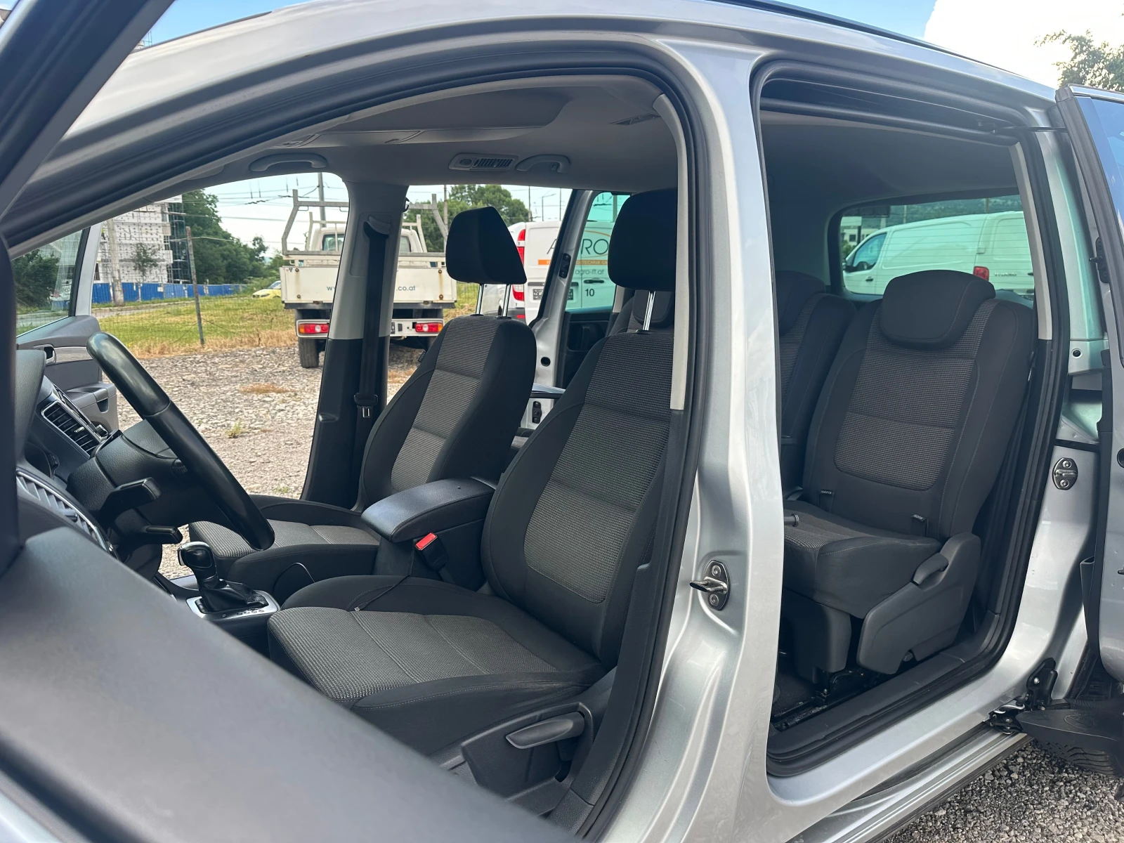 VW Sharan 2.0TDI 140kc AUTOMAT, снимка 9 - Автомобили и джипове - 54766260
