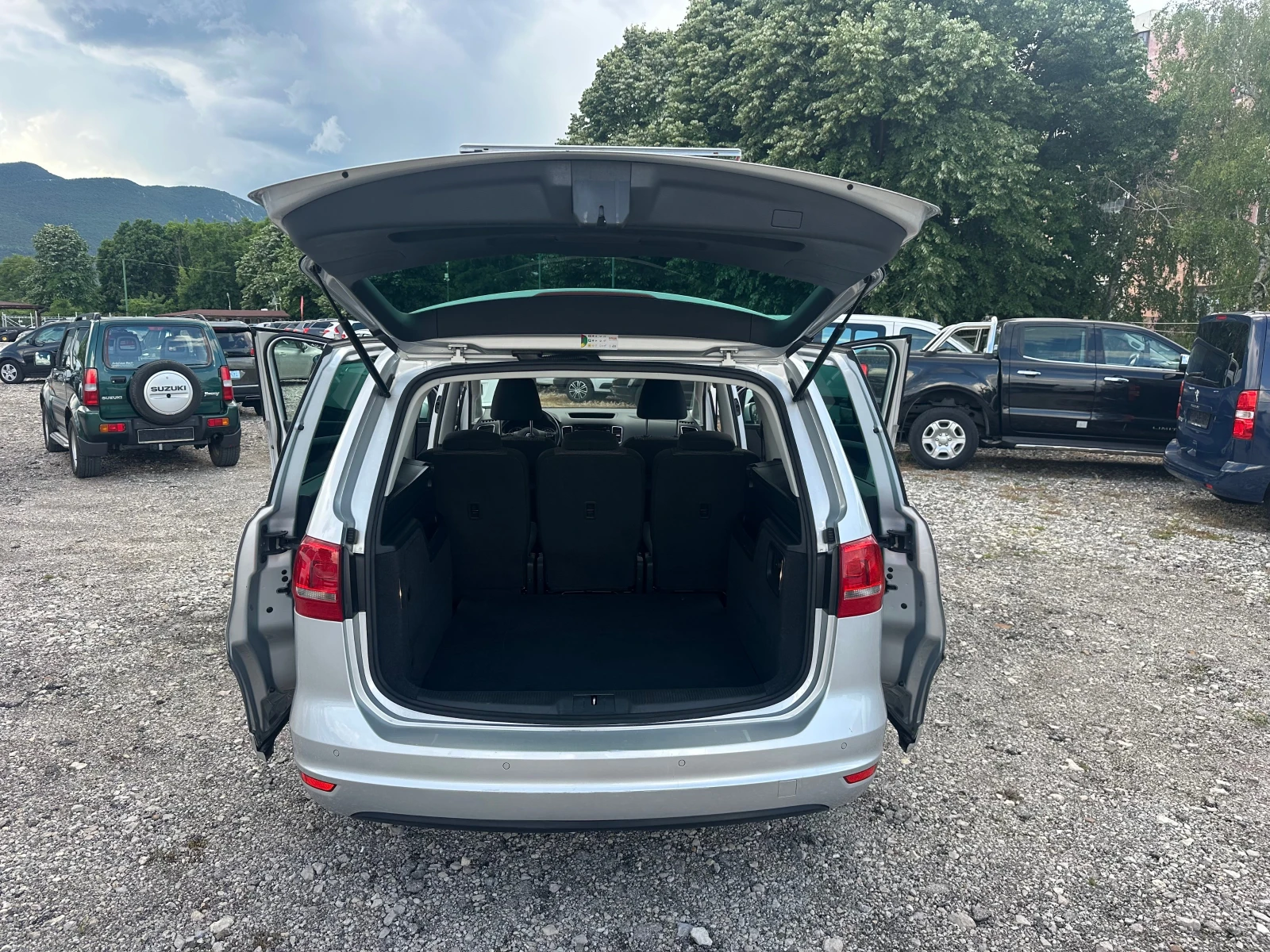 VW Sharan 2.0TDI 140kc AUTOMAT, снимка 16 - Автомобили и джипове - 54766260