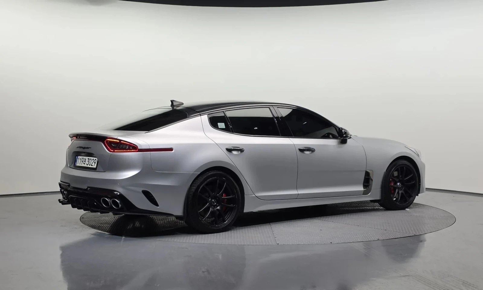 Kia Stinger 3.3 Turbo HeadUp, DisiTronic. Обдухване, снимка 2 - Автомобили и джипове - 54897629