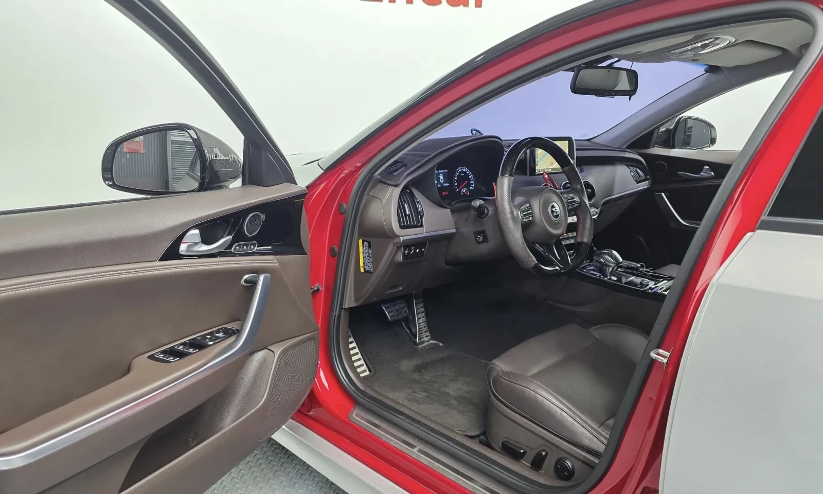 Kia Stinger 3.3 Turbo HeadUp, DisiTronic. Обдухване, снимка 11 - Автомобили и джипове - 54897629