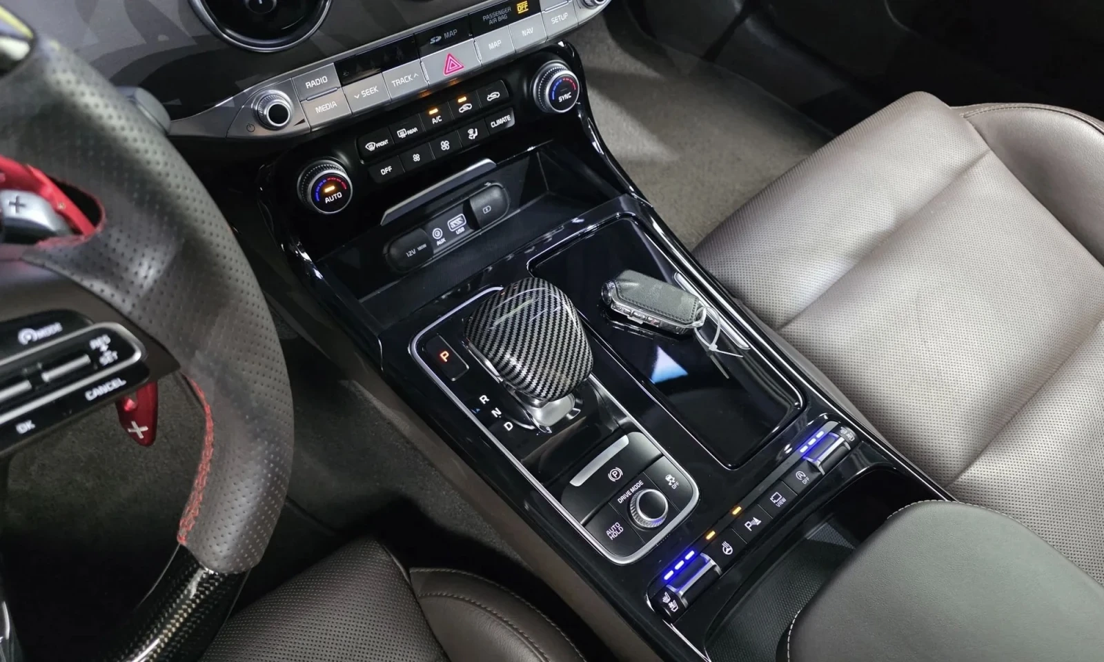 Kia Stinger 3.3 Turbo HeadUp, DisiTronic. Обдухване, снимка 6 - Автомобили и джипове - 54897629