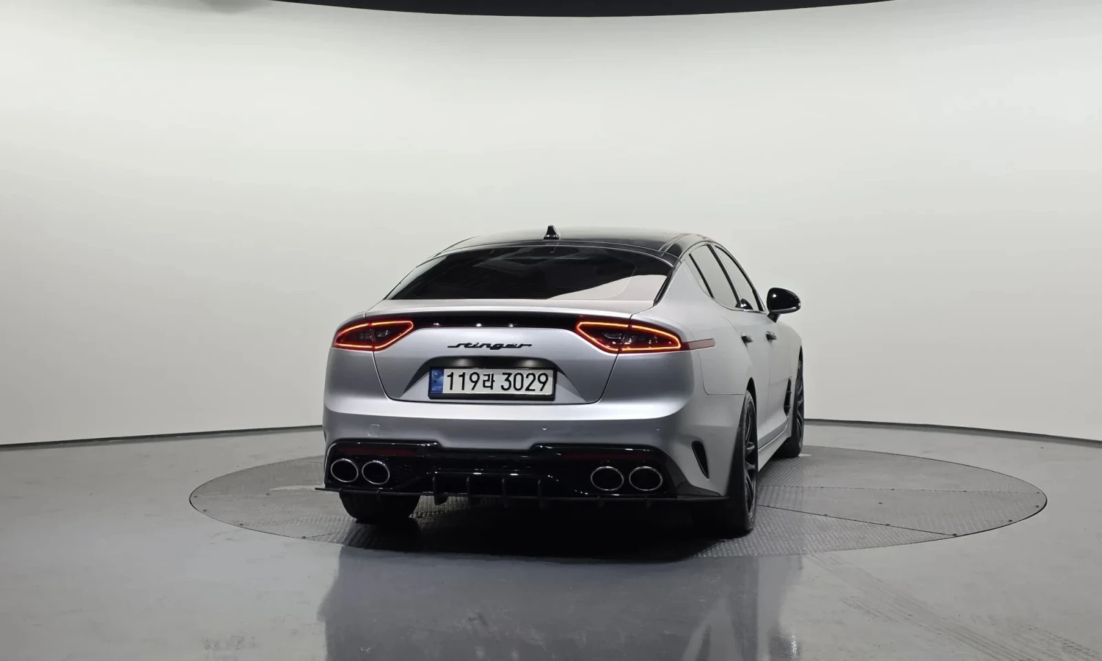 Kia Stinger 3.3 Turbo HeadUp, DisiTronic. Обдухване, снимка 4 - Автомобили и джипове - 54897629