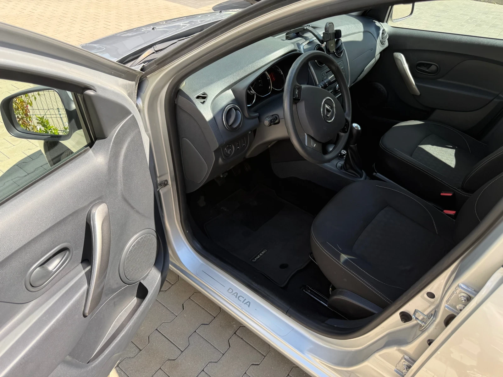 Dacia Sandero, снимка 8 - Автомобили и джипове - 55410191