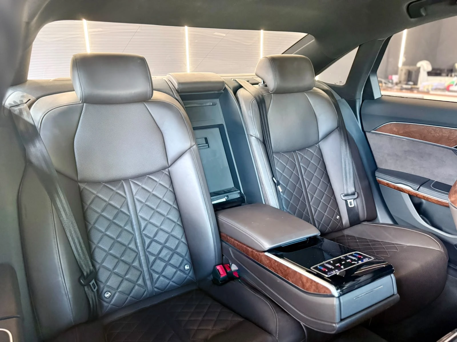 Audi A8 55 TDI* Full* Обдух* Pano* B&O* ЛИЗИНГ , снимка 16 - Автомобили и джипове - 55434679