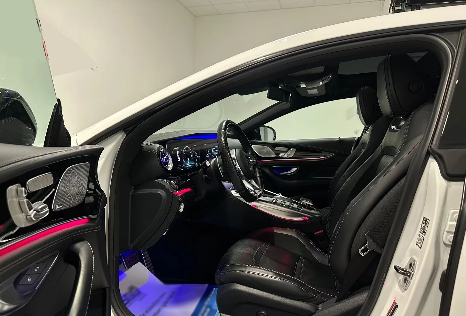 Mercedes-Benz AMG GT 53/4M/AERO/PERF/435HP/PANO/BURM/360/322h, снимка 12 - Автомобили и джипове - 55663203
