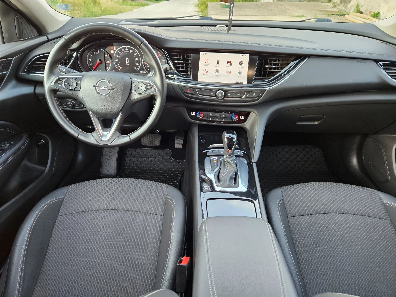 Opel Insignia 2.0D AUTOMATIK 170кс, снимка 9 - Автомобили и джипове - 55683698