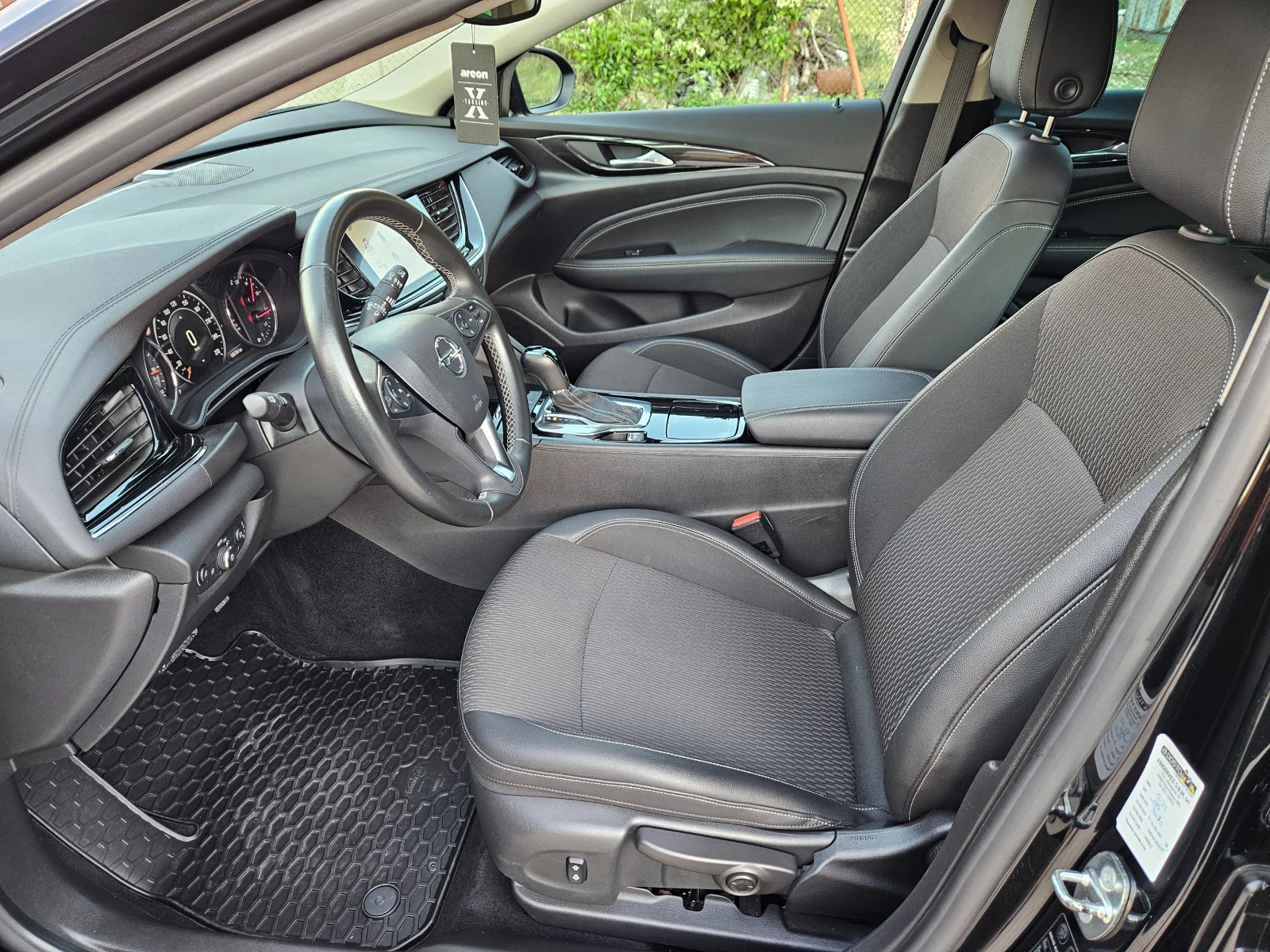 Opel Insignia 2.0D AUTOMATIK 170кс, снимка 8 - Автомобили и джипове - 55683698