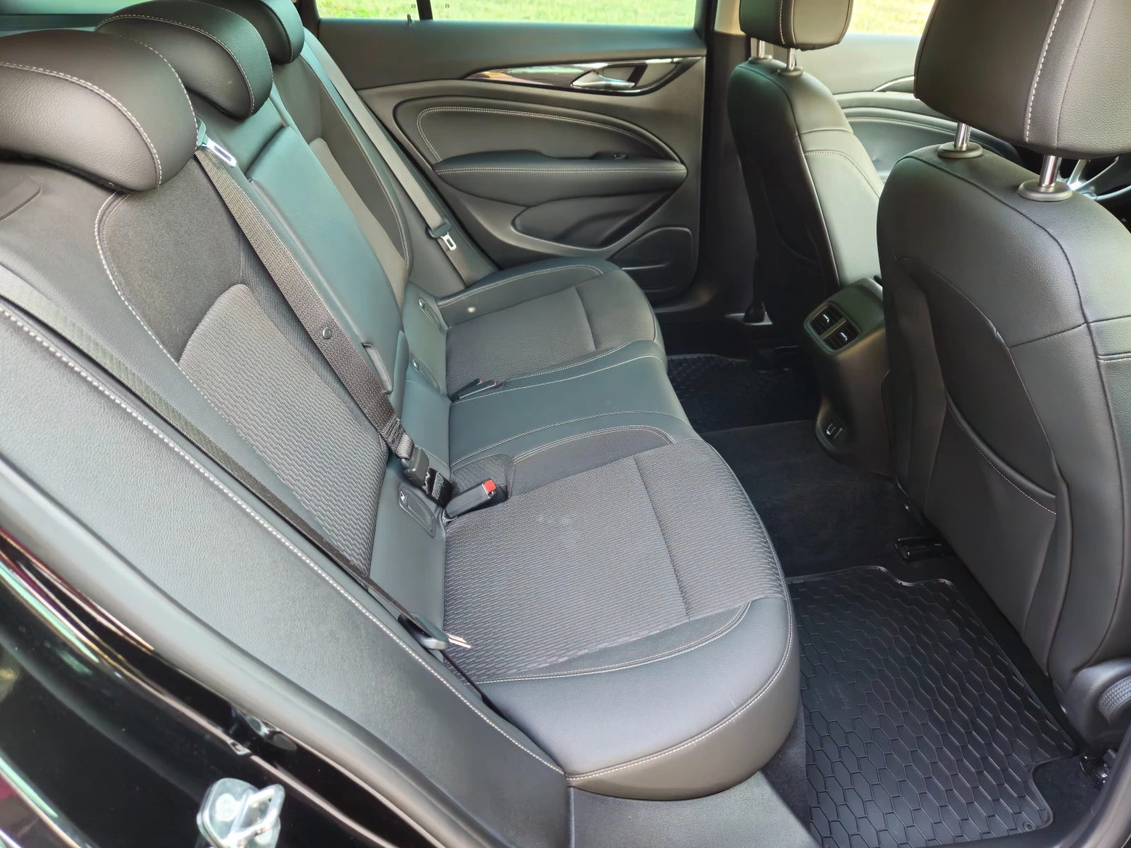 Opel Insignia 2.0D AUTOMATIK 170кс, снимка 12 - Автомобили и джипове - 55683698