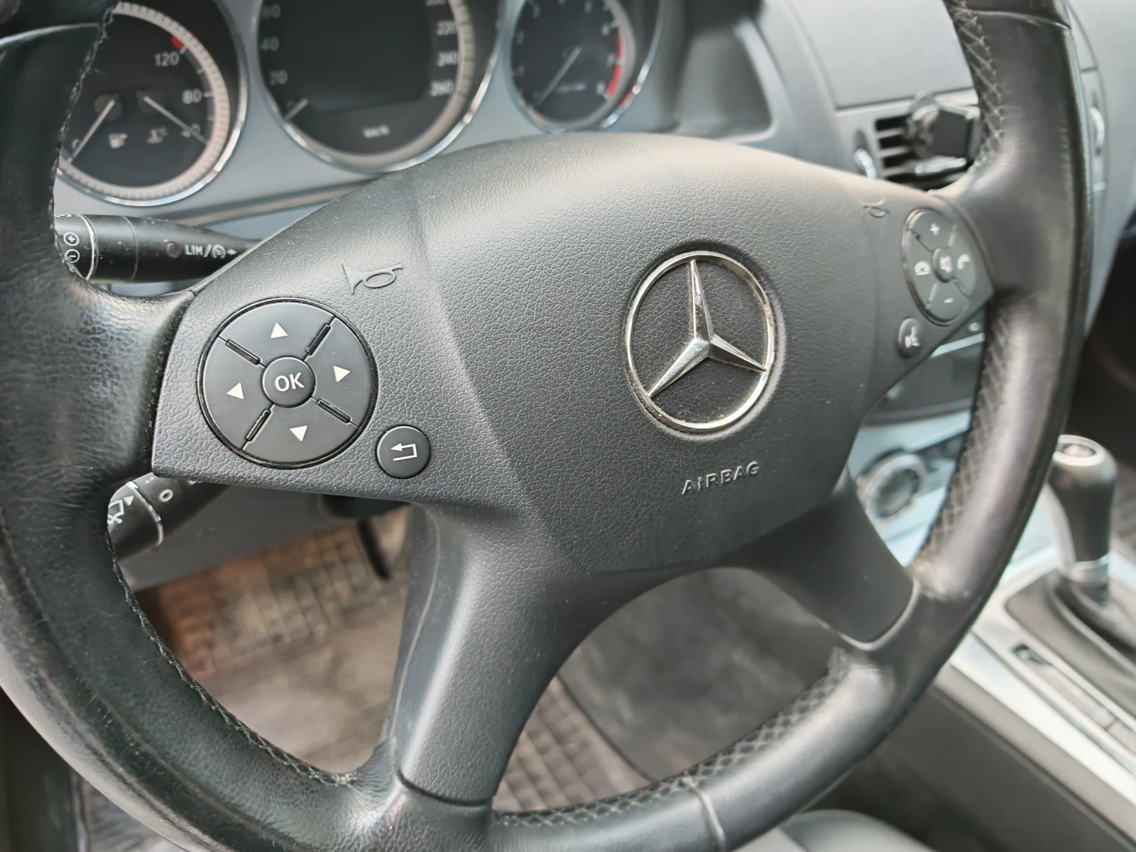 Mercedes-Benz C 250 CGI, снимка 7 - Автомобили и джипове - 56729658
