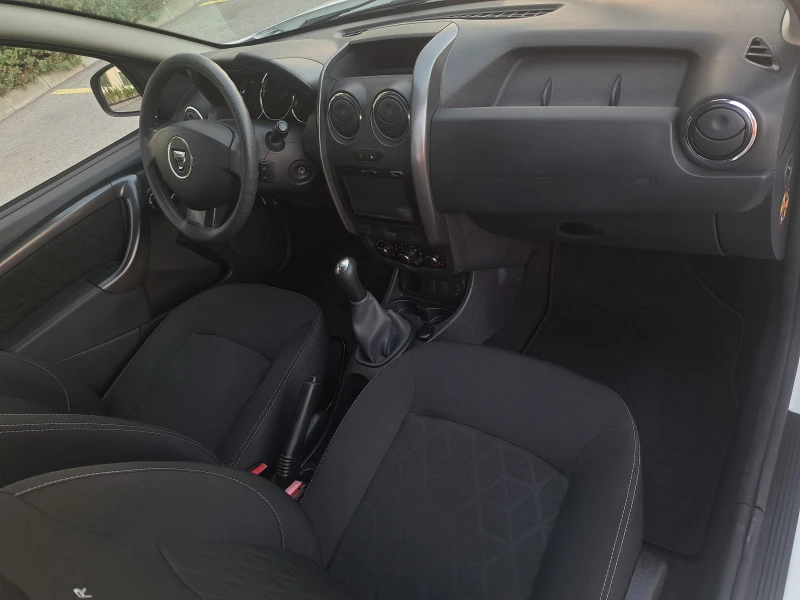 Dacia Duster * ИТАЛИЯ* 1.6-БЕНЗИН/ГАЗ* TOP* FULL* , снимка 14 - Автомобили и джипове - 32922709