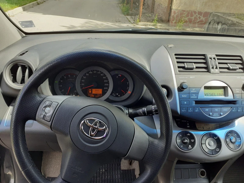 Toyota Rav4 2.2, снимка 7 - Автомобили и джипове - 48610169