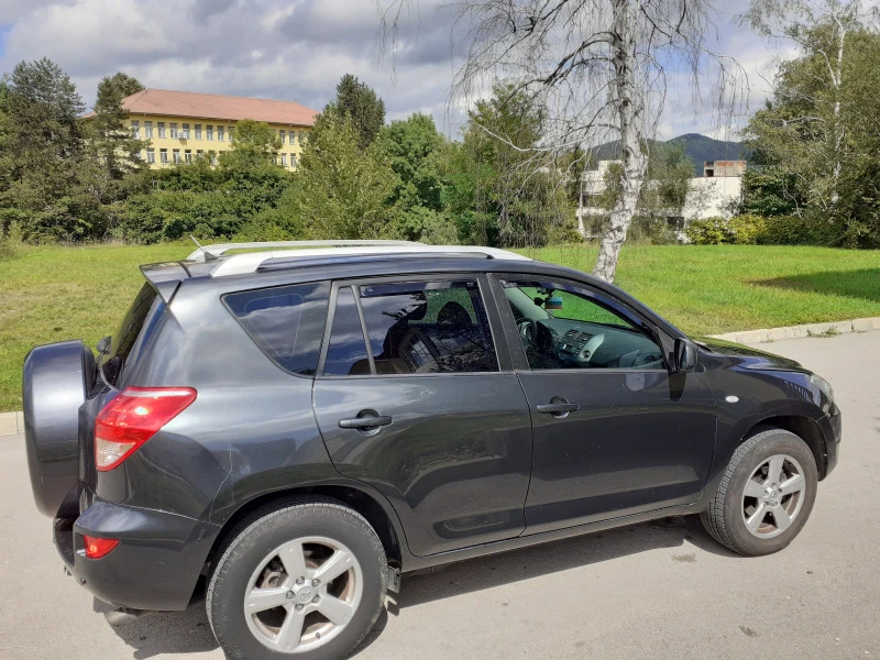 Toyota Rav4 2.2, снимка 3 - Автомобили и джипове - 48610169