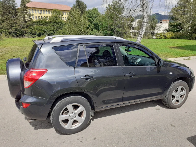 Toyota Rav4 2.2, снимка 11 - Автомобили и джипове - 48610169